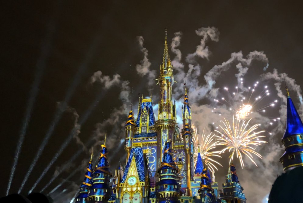 castle-fireworks - SiDisney